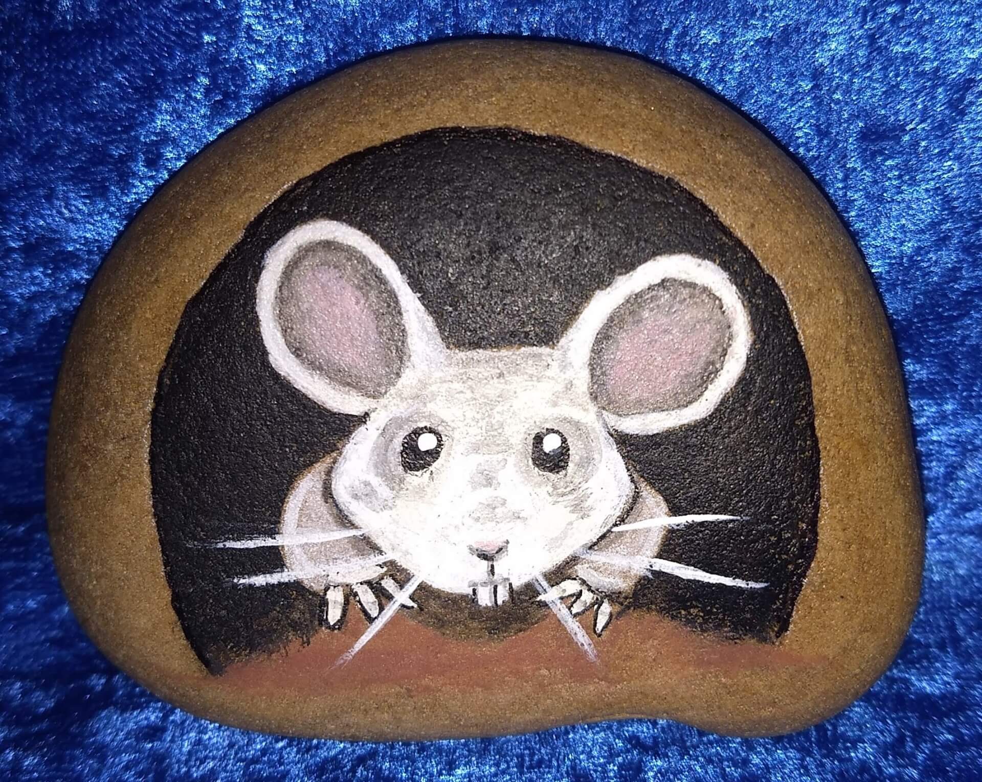 Mouse in Hole 2.75x3.5 inch SOLD